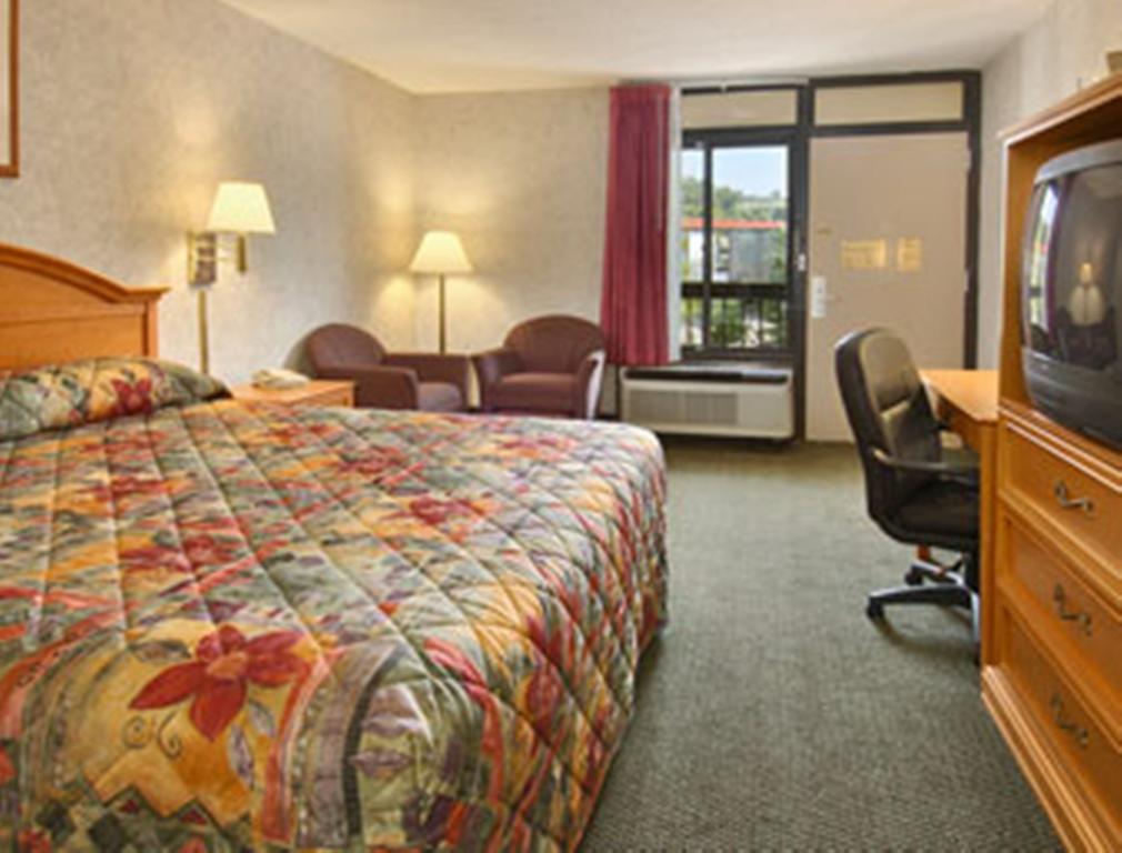 Perryville Hotel Room photo