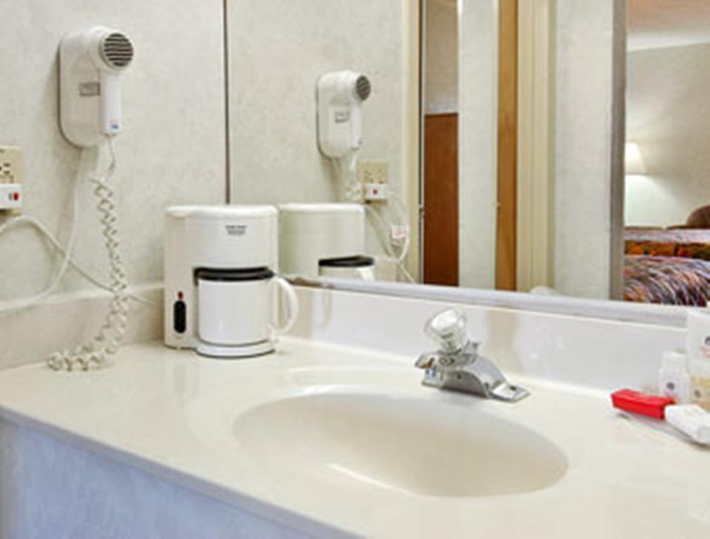 Perryville Hotel Room photo